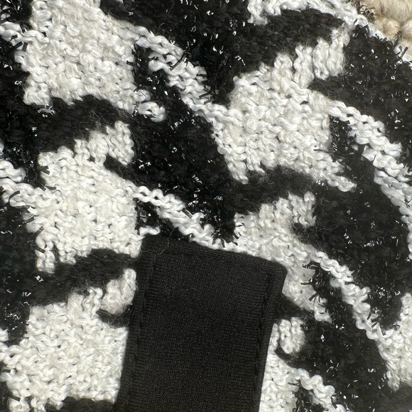 Lilly’s Kloset Chic Black and White Houndstooth Mini Skirt size M - Picture 5 of 8